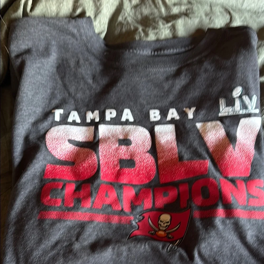 Tom Brady, Tampa Bay Buccaneers T-shirts - Picture 4 of 9